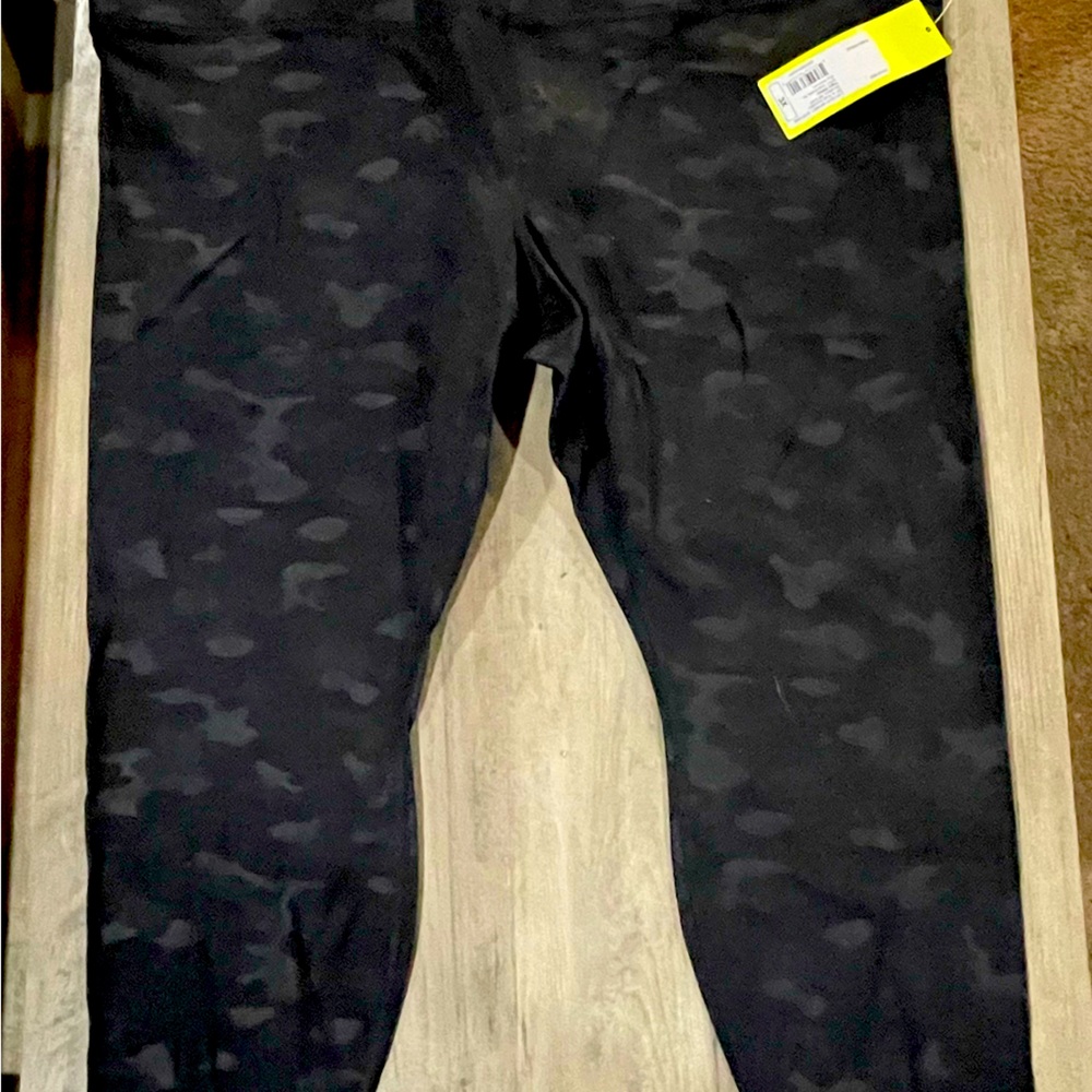 Women’s plus size, 3X, work out leggings, camo, new with tags, high rise waist